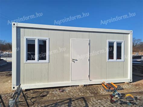 Rajz egy 20 lábas konténer alaprajzáról különböző elrendezésekkel