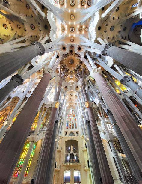 Gaudí sírja a kriptában és eredeti gipszmodellek a múzeumban