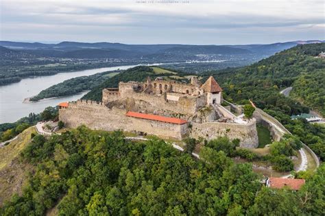 Visegrádi vár távcsővel