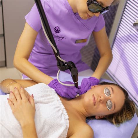 Különböző színű tetoválások eltávolítása lézerrel