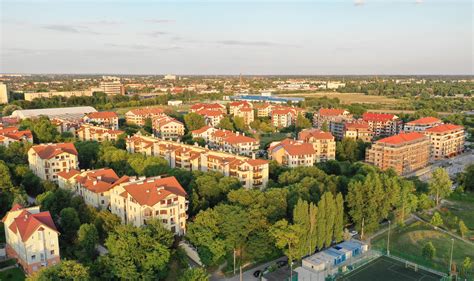 Infografika: Mediterrán Lakópark elrendezése és a garázsok területe