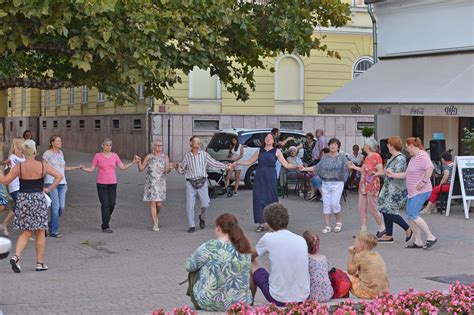 Változott Városház tér Komlón, 1969