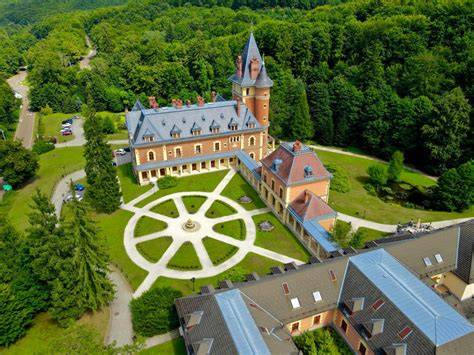 Parádsasvár kastélyhotel alaprajz - főépület, Rendez-Vouse és Romantique összefüggése