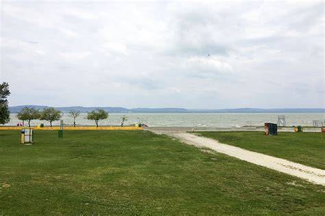 Balatonlelle strand és kikötő légi felvétel