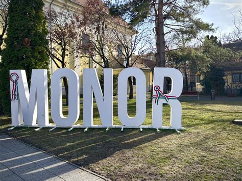 Infografika: Monor közlekedési tengelyei és fő utakkal