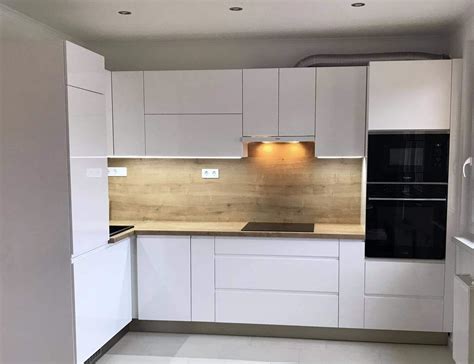 Modern konyhabútor beépített gépekkel