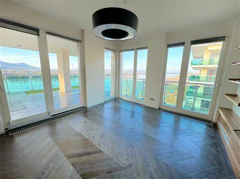 Panorámás terasz a lakásból