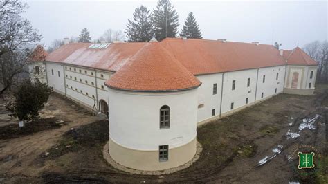 Fotó a felújított malomépületről