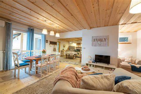 Fenyves Apartmanok belső udvara és teraszok