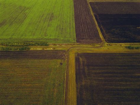 Szántóföldek mezőgazdasági gépekkel