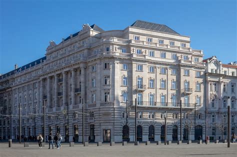 Szabad György Irodaház homlokzata