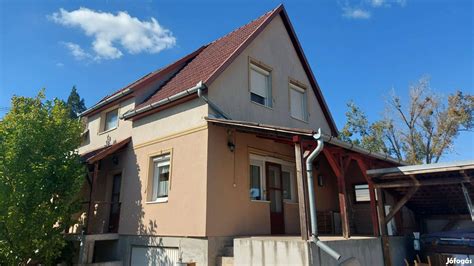 Kőszeg belvárosi panoráma és a felújított ház látképe