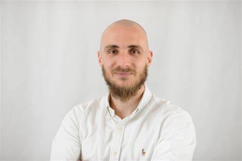 Profilfoto: Dr. Barta Ákos - szakmai háttér