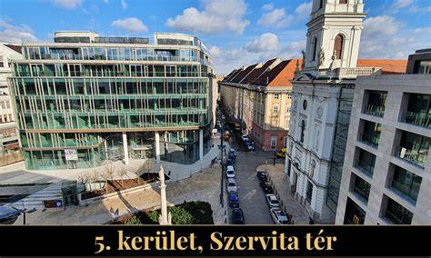 Szervita tér mai látképe a templommal