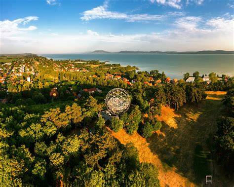 Balatonboglár Gömbkilátó kilátás a tónak