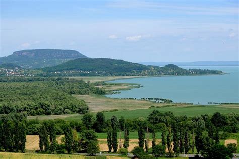 Balatonendréd tájkép a Balaton felé