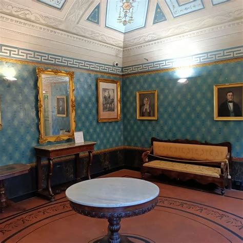 Gabriele D'Annunzio szobra Pescara központjában