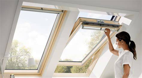 Infografika: Velux tetőablak típusok és beépítés lépései