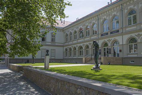 Képek a Múzeum körútról és a belvárosi tömbökről