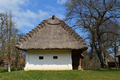 kép a századforduló környéki magyar falusi házakról