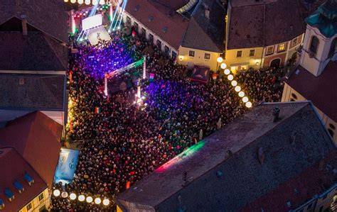 Time-lapse és drónfelvételek az építésről