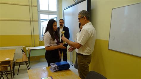 Diákok díjakat vesznek át