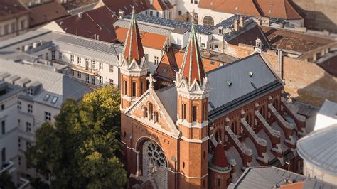 A jezsuita templom főhomlokzata