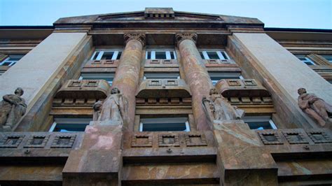 Drasche-bérház homlokzata domborművekkel