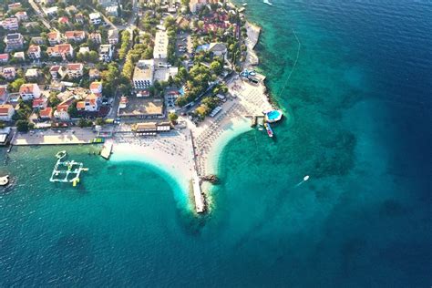 Infografika: Selce elhelyezkedése a tengeren és a közeli Crikvenica