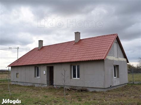 Felújítás alatt álló családi ház