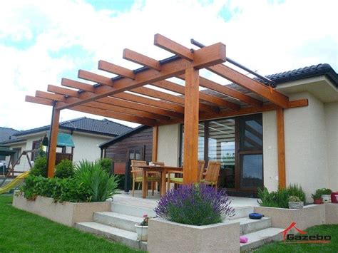 Fa pergola a kertben