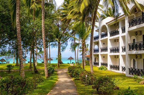 Diani Sea Resort kert és tengerpart