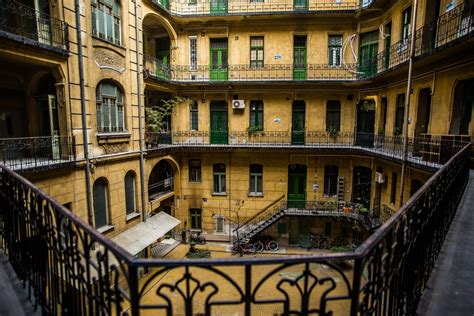 Budapesti bérház belső udvara