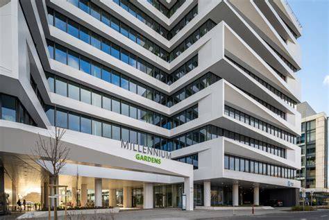 A Millennium Gardens látképe és az A-kategóriás irodaépület közvetlen dunai panorámája