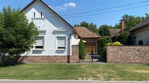 Családi ház udvarral Békéscsabán