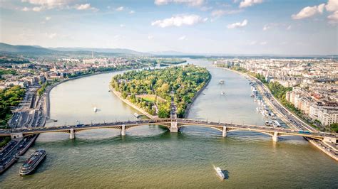 Budapest Duna-part látképe