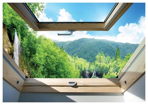 Nyugodt utca látképe tetőtéri ablakból