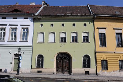 Részlet a Dísz tér 15. számú épület freskóiból