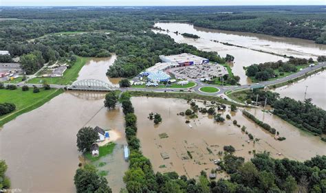 Légifelvétel Nyíregyházáról, kiemelve a Báthory-lakóparkot