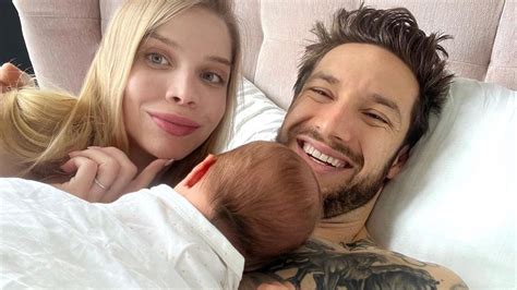 családi fotó, amelyen titokzatos árnyék látszik