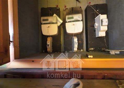 Panel lakás villanyóra szekrénye