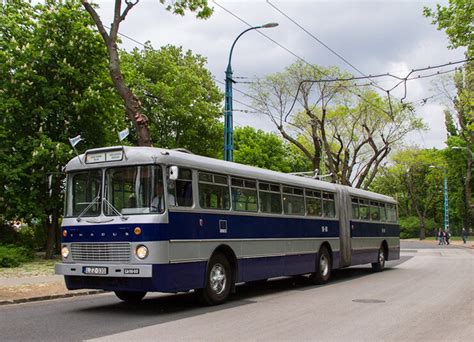 Ikarus 180 csuklós autóbusz