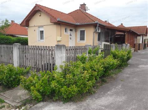 Siófok-Kiliti családi ház utcakép