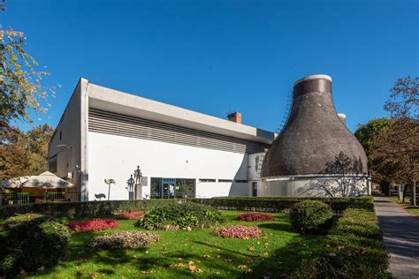 Szigetvár egyik modern épülete