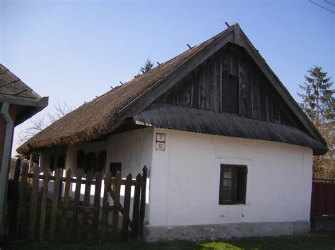 Régi parasztház tájképpel