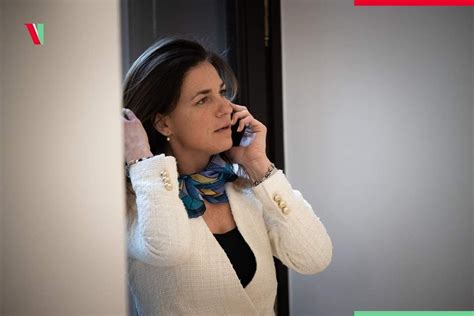 Telefonálás és üzenetküldés összehasonlítása
