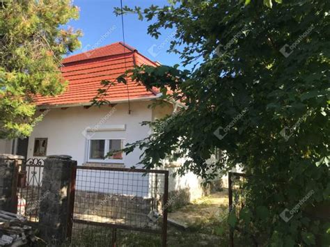 Felújított családi ház Dunafürdőn